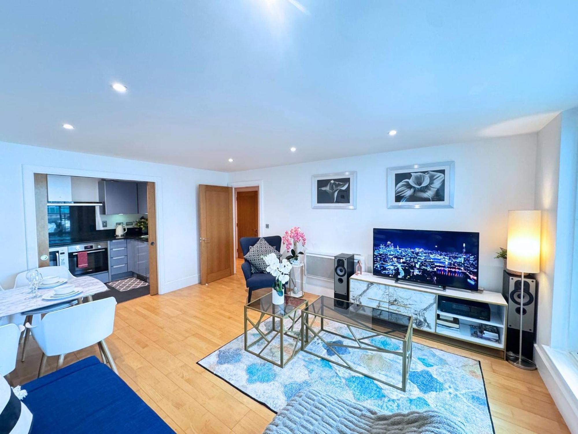 River View Eye Vauxhall 2 Bedroom Londra